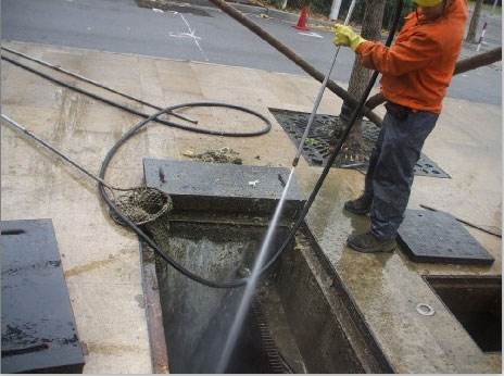 洛龙池底污泥如何清理